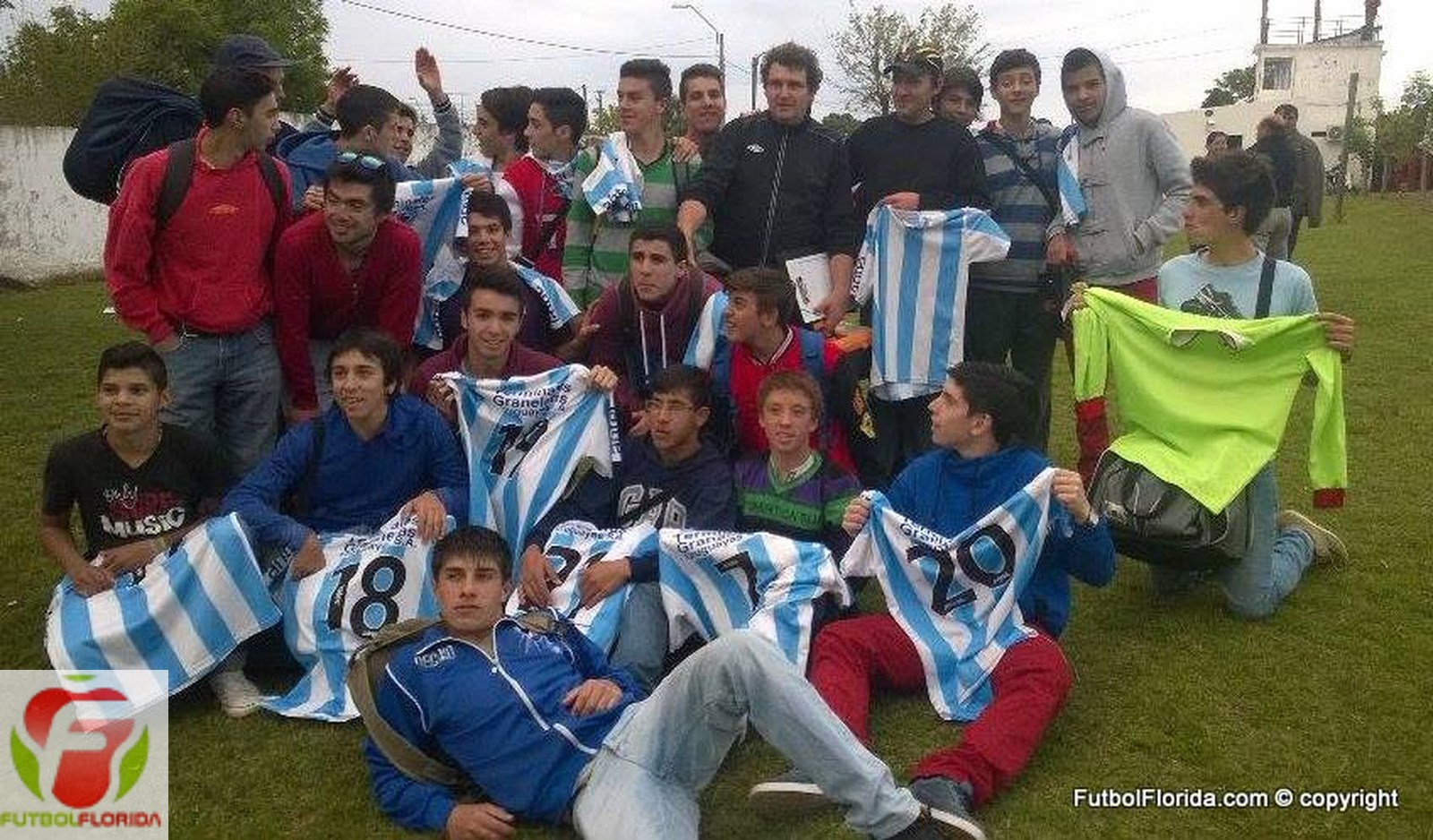 nueva palmira sub 15 festejando copy