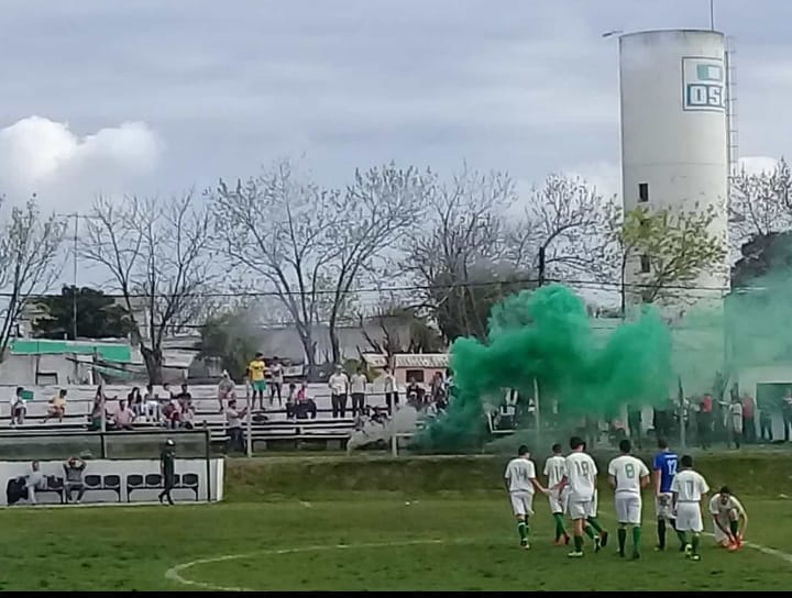 Recibimiento en el Ariel a Rodó siendo local ante el campeón palmirense Deportivo Juvenil