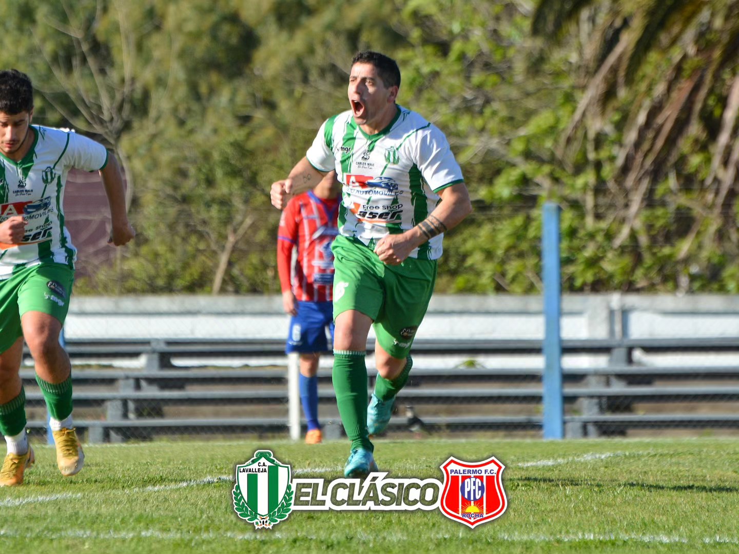 El festejo del gol N° 70 oficial de Ruben Techera en el futbol rochense